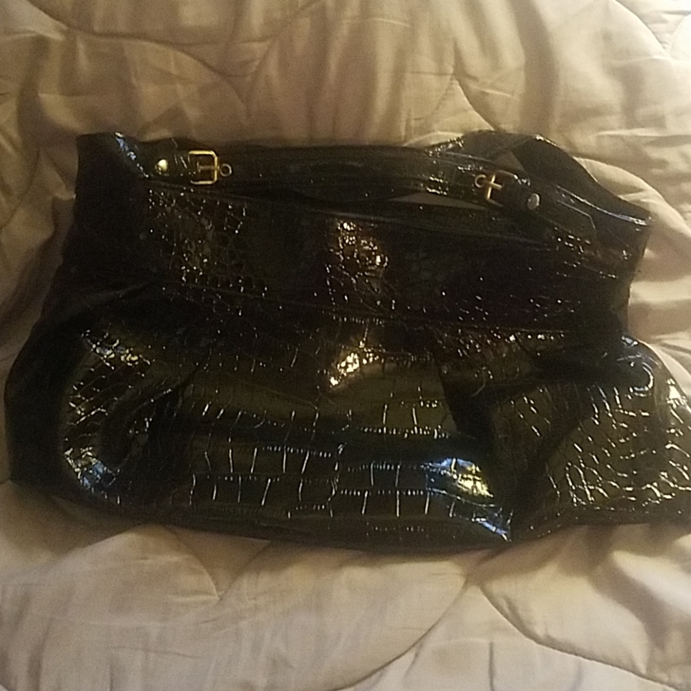 Blsck alligator print purse